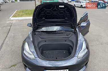 Седан Tesla Model 3 2022 в 