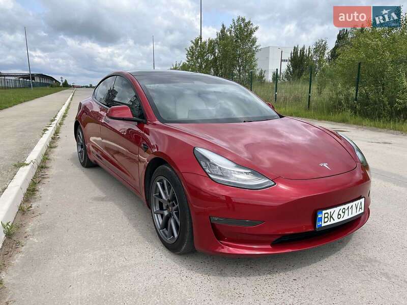 Седан Tesla Model 3 2020 в 