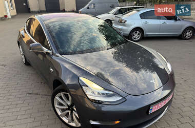 Седан Tesla Model 3 2017 в 