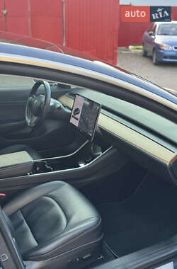 Седан Tesla Model 3 2017 в 