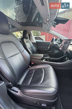 Седан Tesla Model 3 2017 в 