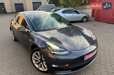 Седан Tesla Model 3 2017 в 