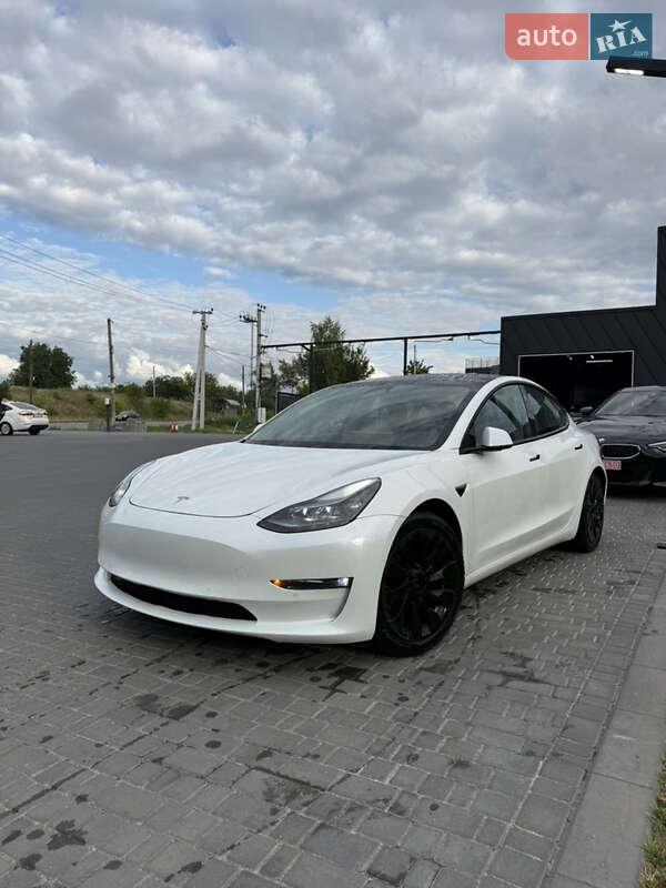 Седан Tesla Model 3 2021 в Києві