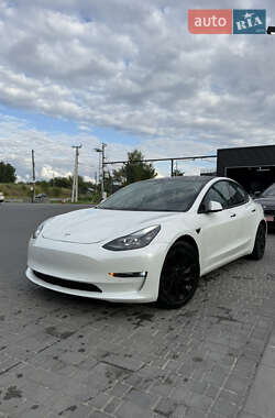 Седан Tesla Model 3 2021 в 