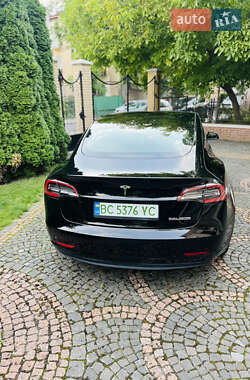 Седан Tesla Model 3 2023 в 