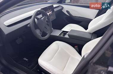Седан Tesla Model 3 2024 в 