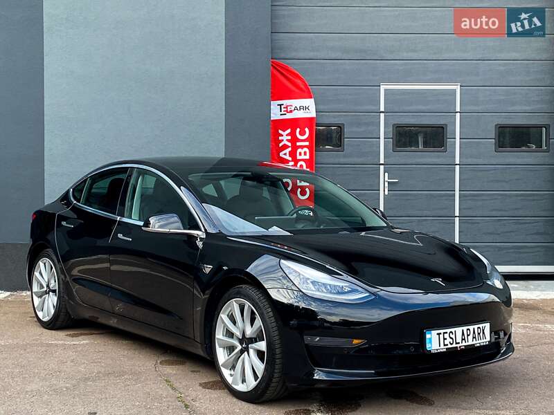 Седан Tesla Model 3 2020 в Киеве