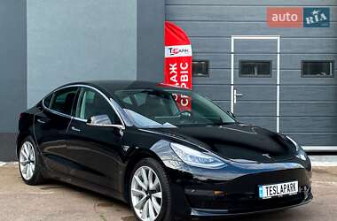Седан Tesla Model 3 2020 в 