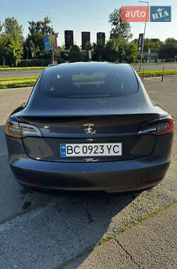 Седан Tesla Model 3 2023 в 