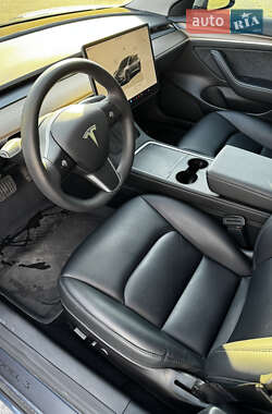 Седан Tesla Model 3 2023 в 