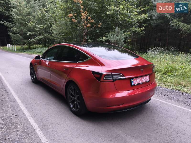 Седан Tesla Model 3 2018 в Луцке