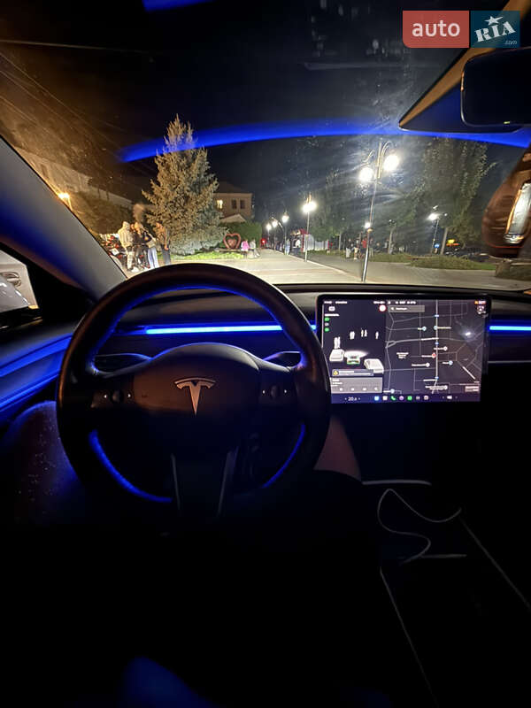 Седан Tesla Model 3 2021 в Києві