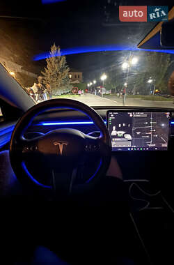Седан Tesla Model 3 2021 в 