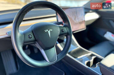 Седан Tesla Model 3 2019 в 