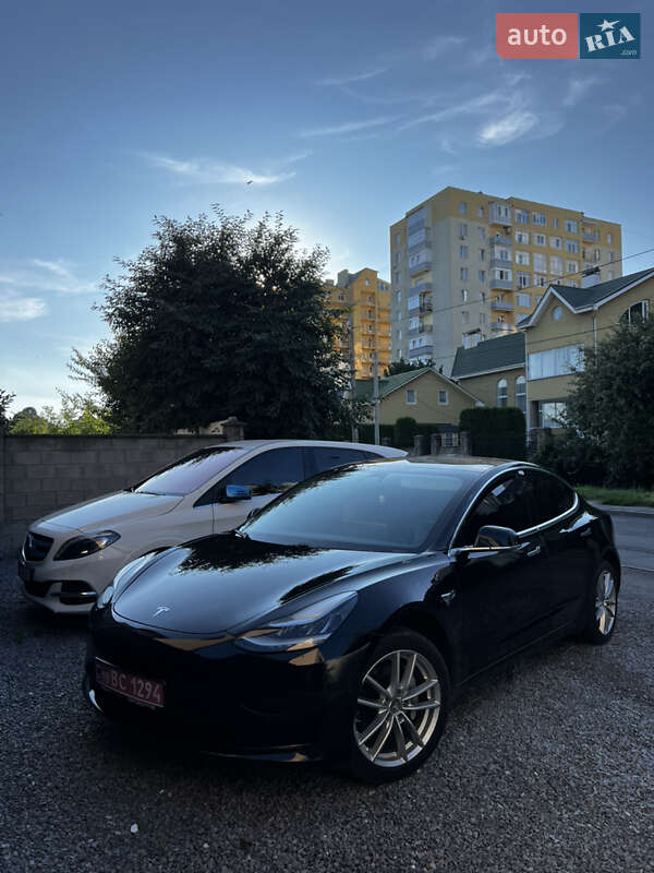 Седан Tesla Model 3 2020 в 