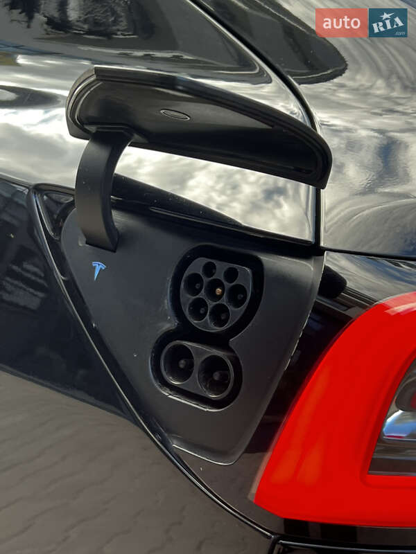 Седан Tesla Model 3 2020 в Рівному