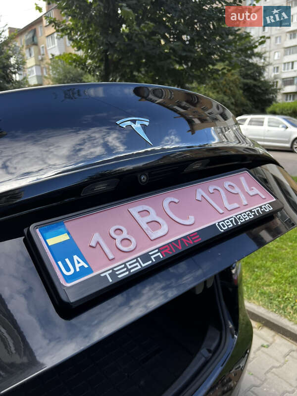 Седан Tesla Model 3 2020 в Рівному