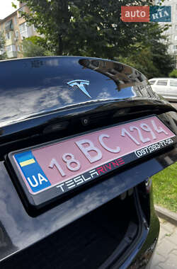 Седан Tesla Model 3 2020 в 