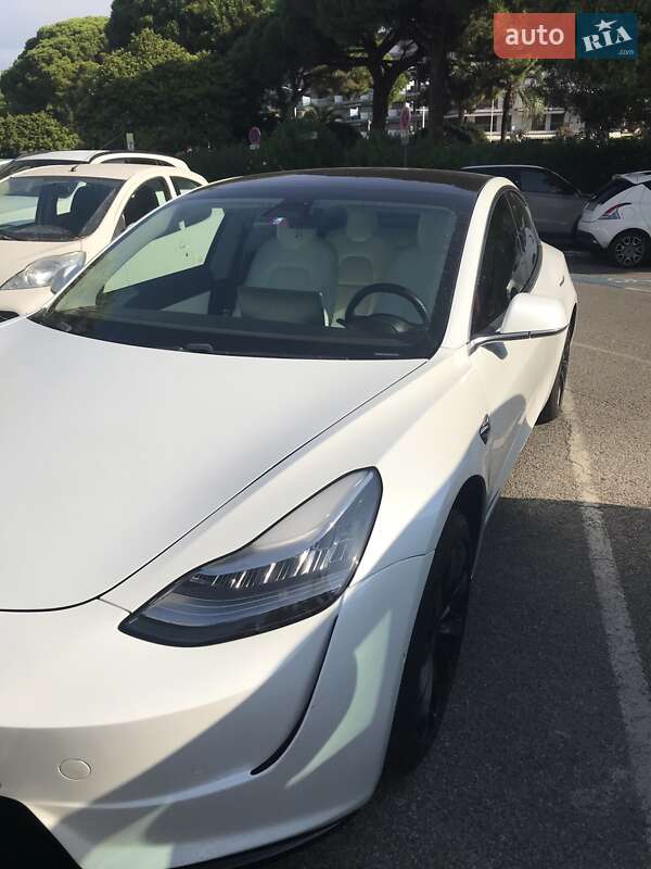 Седан Tesla Model 3 2019 в Киеве