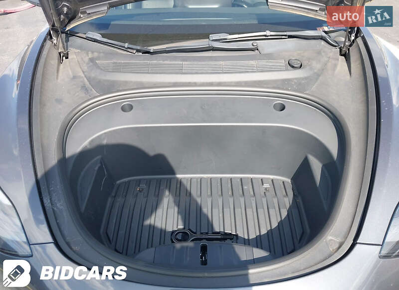 Седан Tesla Model 3 2022 в Киеве