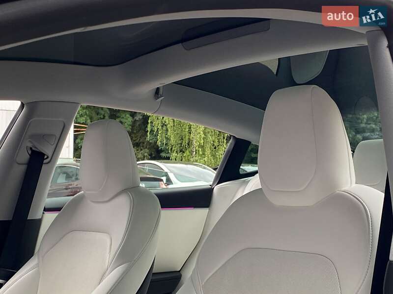 Седан Tesla Model 3 2024 в Киеве