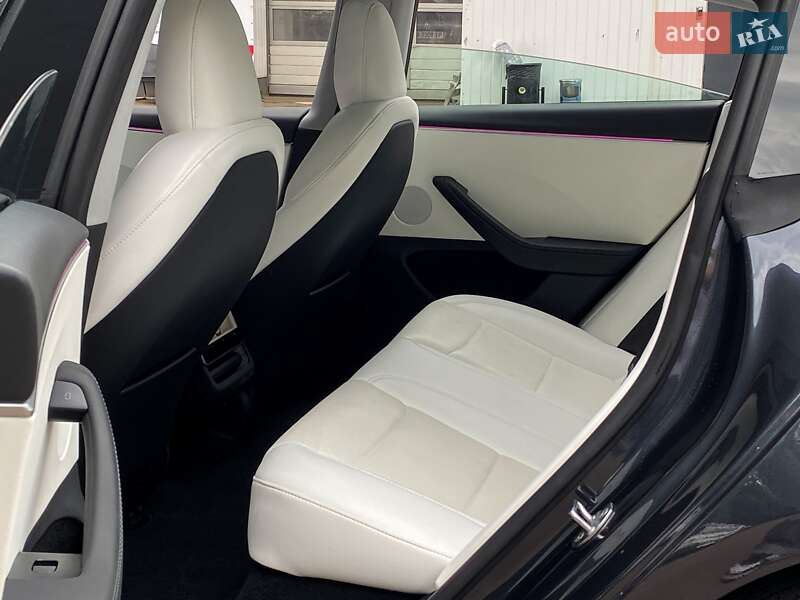 Седан Tesla Model 3 2024 в Киеве