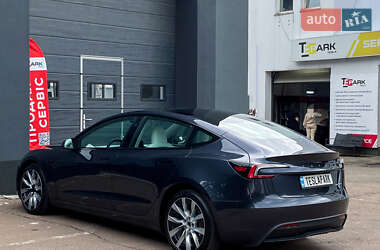 Седан Tesla Model 3 2024 в 