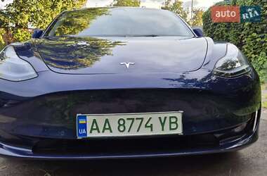Седан Tesla Model 3 2022 в 