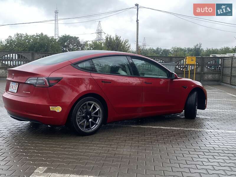 Седан Tesla Model 3 2021 в Кривому Розі