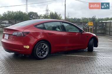 Седан Tesla Model 3 2021 в 