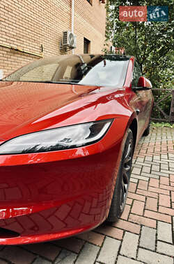 Седан Tesla Model 3 2024 в 