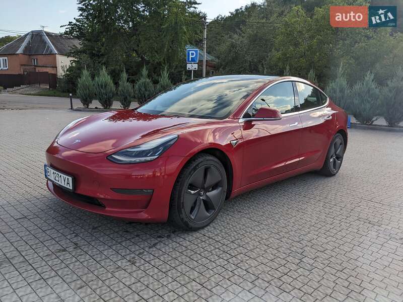 Седан Tesla Model 3 2019 в Полтаві