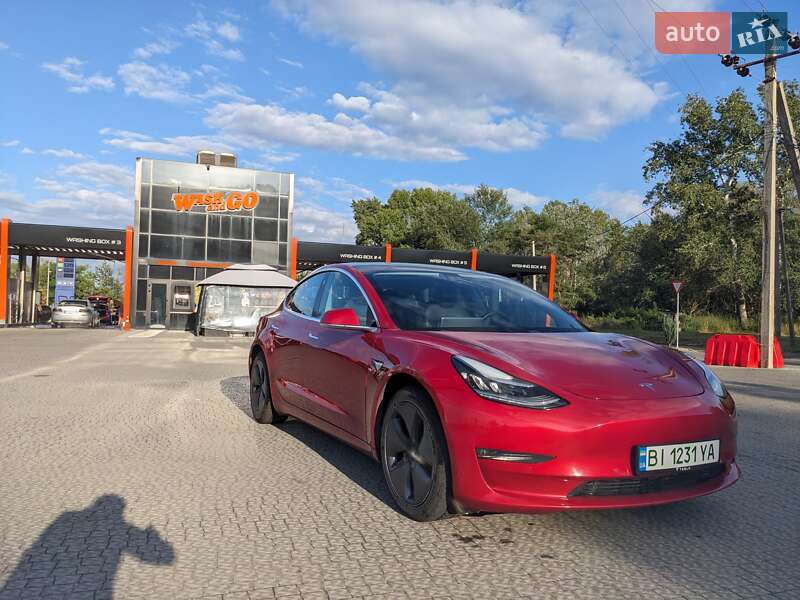 Седан Tesla Model 3 2019 в Полтаві