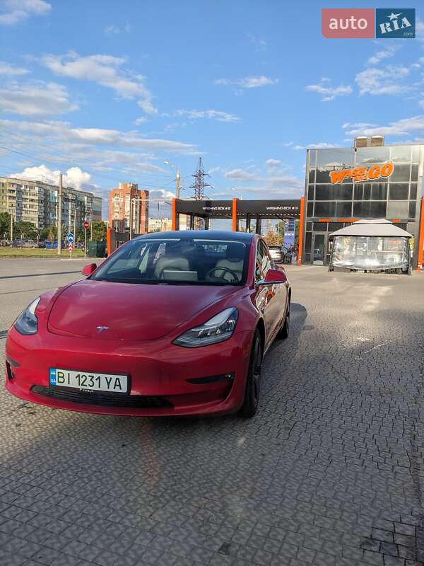 Седан Tesla Model 3 2019 в Полтаві