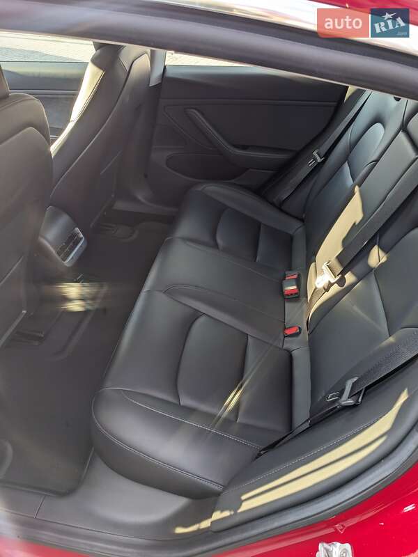 Седан Tesla Model 3 2019 в Полтаві