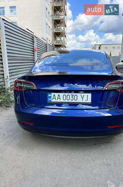 Седан Tesla Model 3 2022 в 