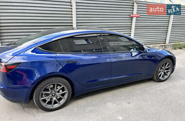 Седан Tesla Model 3 2022 в 