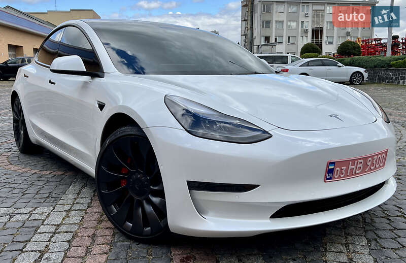 Седан Tesla Model 3 2022 в Луцьку
