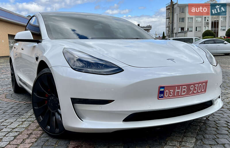 Седан Tesla Model 3 2022 в Луцьку