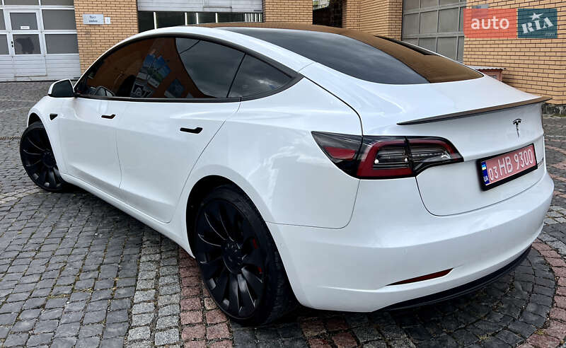 Седан Tesla Model 3 2022 в Луцьку