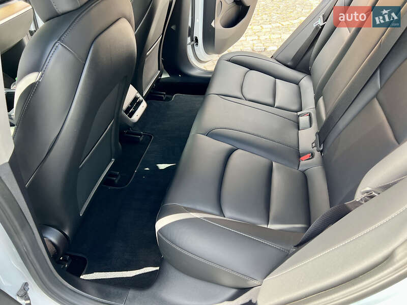 Седан Tesla Model 3 2022 в Луцьку