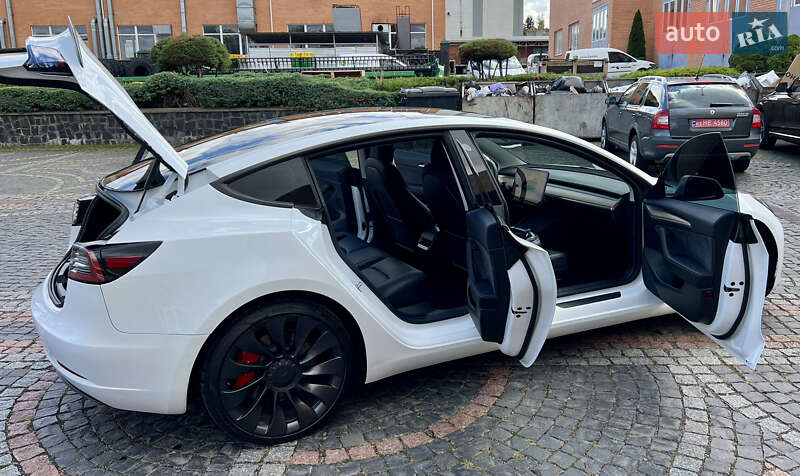 Седан Tesla Model 3 2022 в Луцьку