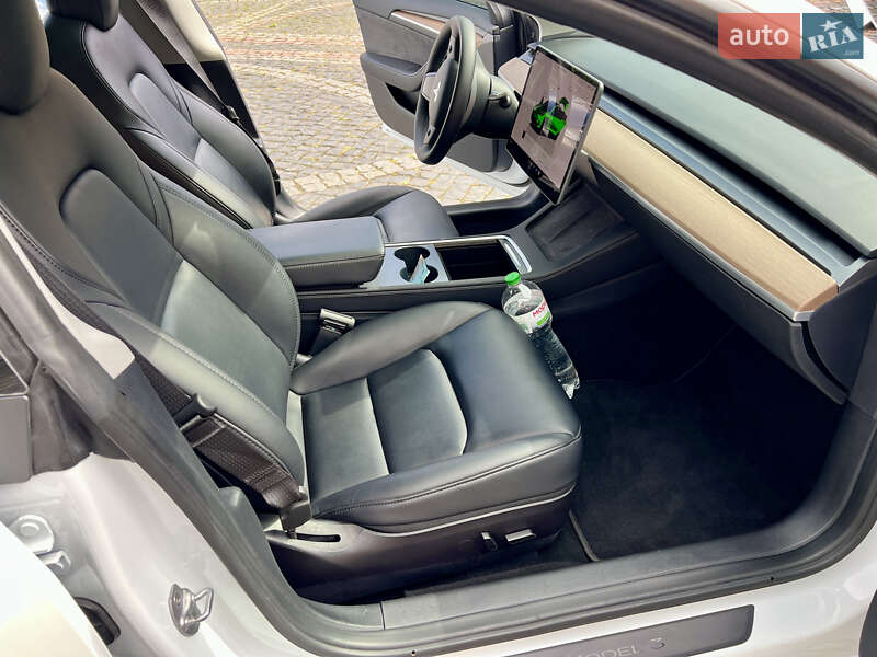 Седан Tesla Model 3 2022 в Луцьку