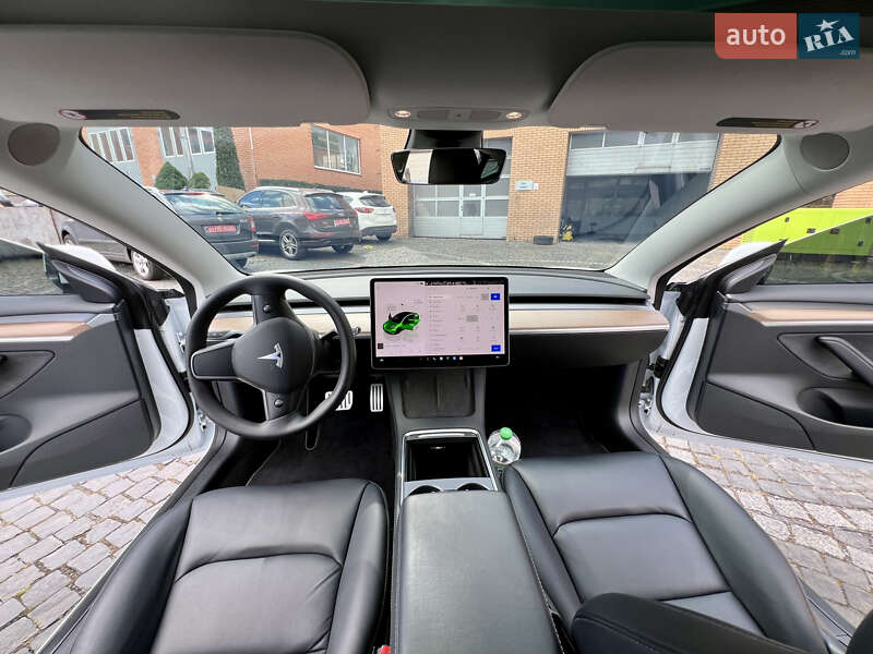 Седан Tesla Model 3 2022 в Луцьку