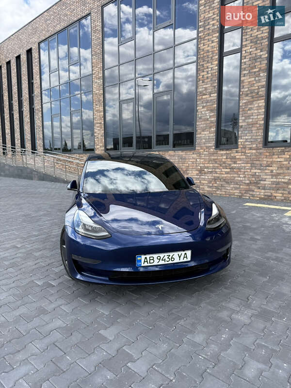 Седан Tesla Model 3 2021 в Виннице
