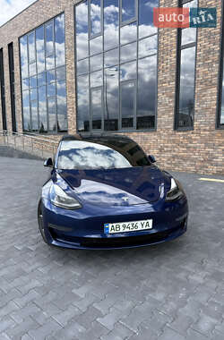 Седан Tesla Model 3 2021 в 