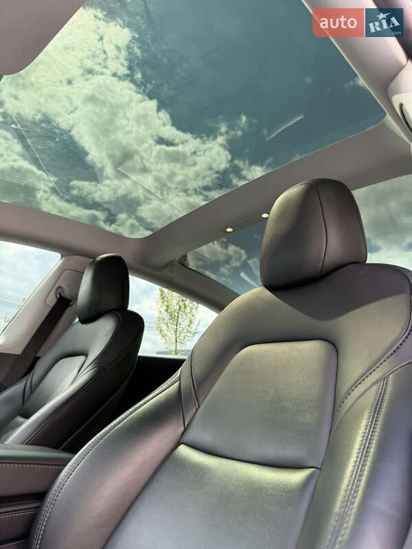Седан Tesla Model 3 2021 в Виннице