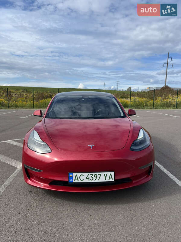 Седан Tesla Model 3 2021 в 