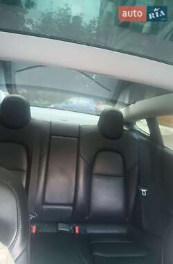 Седан Tesla Model 3 2019 в 