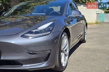 Седан Tesla Model 3 2020 в 